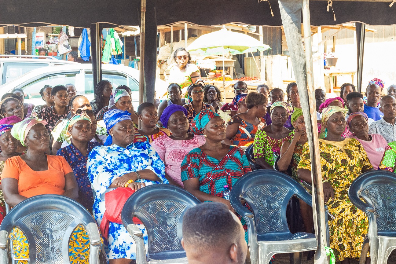 Read more about the article ENGAGEMENT WITH APREMDO MARKET WOMEN